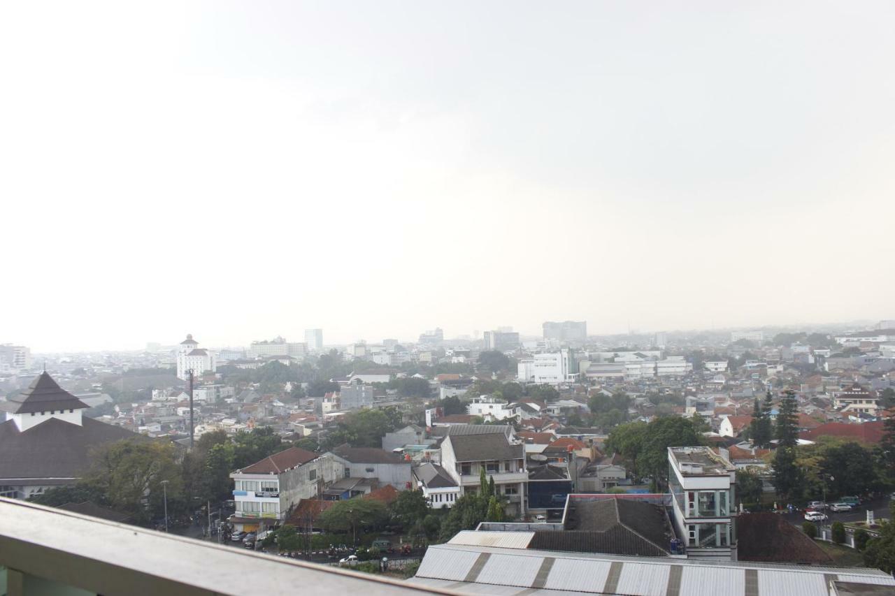 Bright Studio @ Tamansari La Grande Apartment By Travelio Bandung Exterior foto